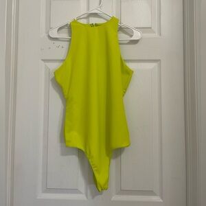NWT SHOW ME YOUR MUMU SLEEVELESS VIBRANT NEON YELLOW BODYSUIT. SIZE MEDIUM.
